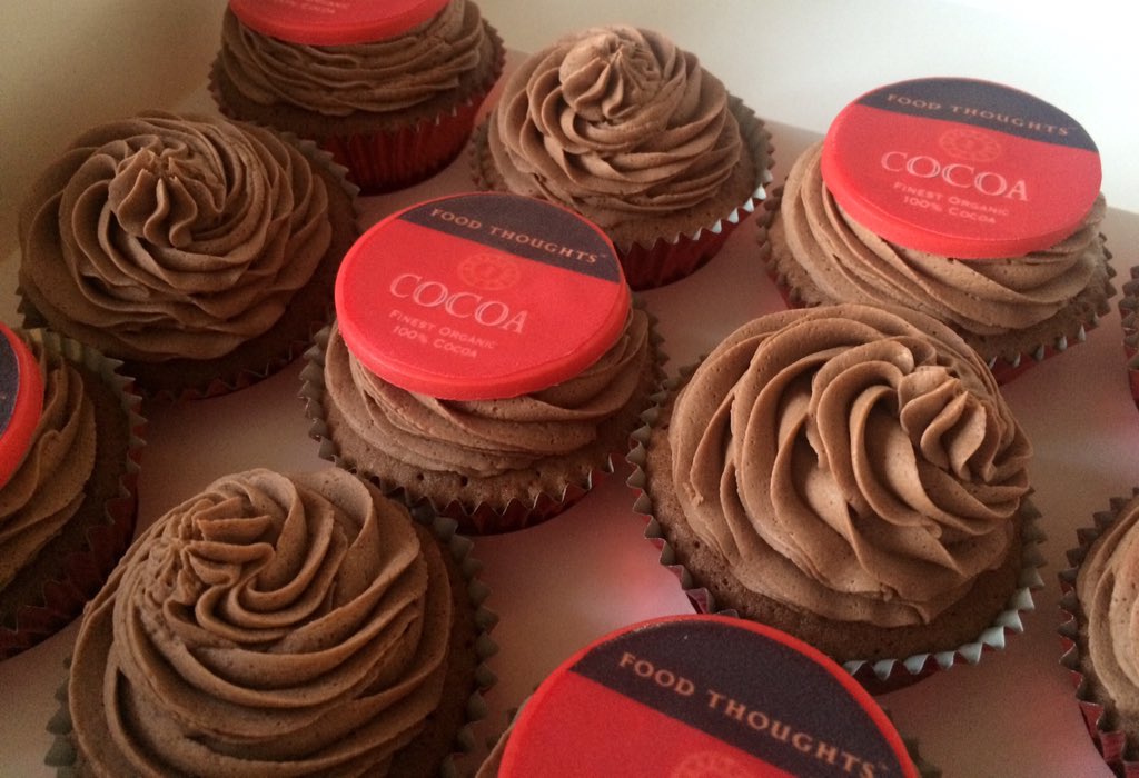 Add a touch of class to your boardroom meetings with Poppy's Corporate Cupcakes 07824 705364 #FunPMLunch 💕