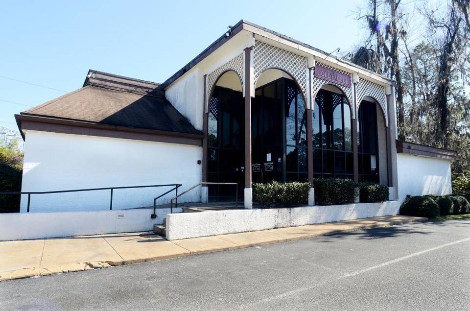 RebeccaLurye's tweet photo. Hilton Head strip club owner selling business after FBI probe, but likely related to buyer https://t.co/IHsAfJg8jp https://t.co/gkI4z5HPcV
