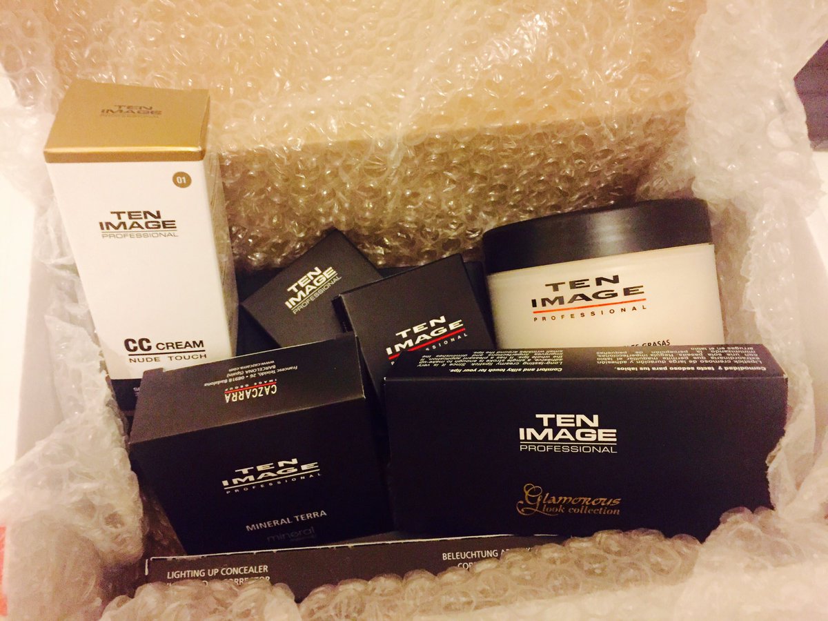 _Carmen_Fitness's tweet photo. The @TenImageMakeup haul has arrived! #MakeupAddict #MakeupHaul #MakeupObsessed #HappyThursday #Makeup https://t.co/cyfPpK7vrE
