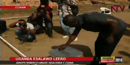 Presidential Candidate, Joseph Mabirizi casts his vote at a polling station in Zzana #UgandaDecides