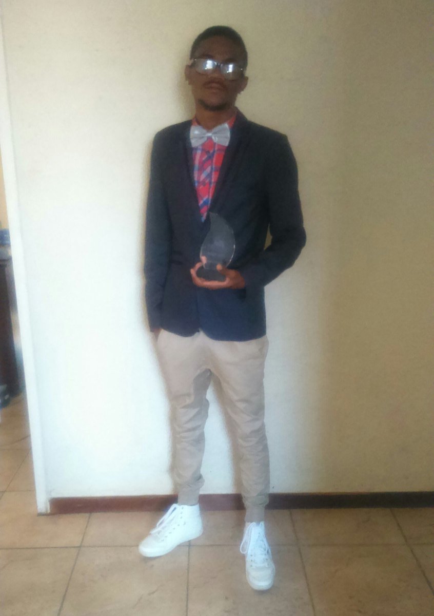 Lamola_Herold's tweet image. Elegance is refusal...styles fade but class lasts a lifetime. #eitcHDee #highdefination Lamola_eitcHDee