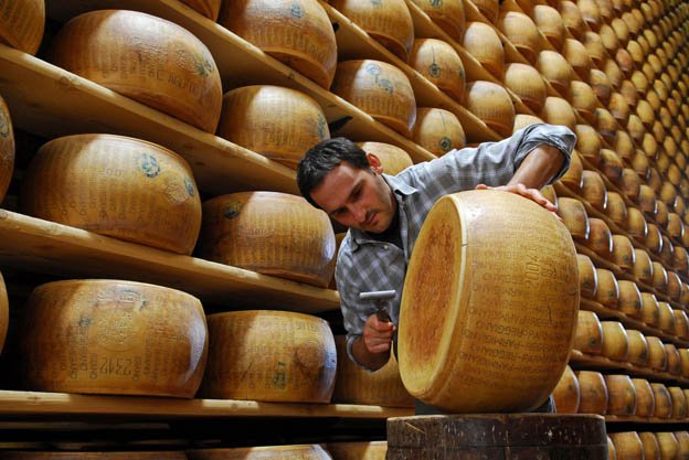 SilverTravelAd's tweet photo. Lovely @SecretVineyards "Rustic Italy" tour.  Home made cheese, wine, Parma Ham and pool!  https://t.co/iK49VelJJw https://t.co/Pt5eVbK2wB
