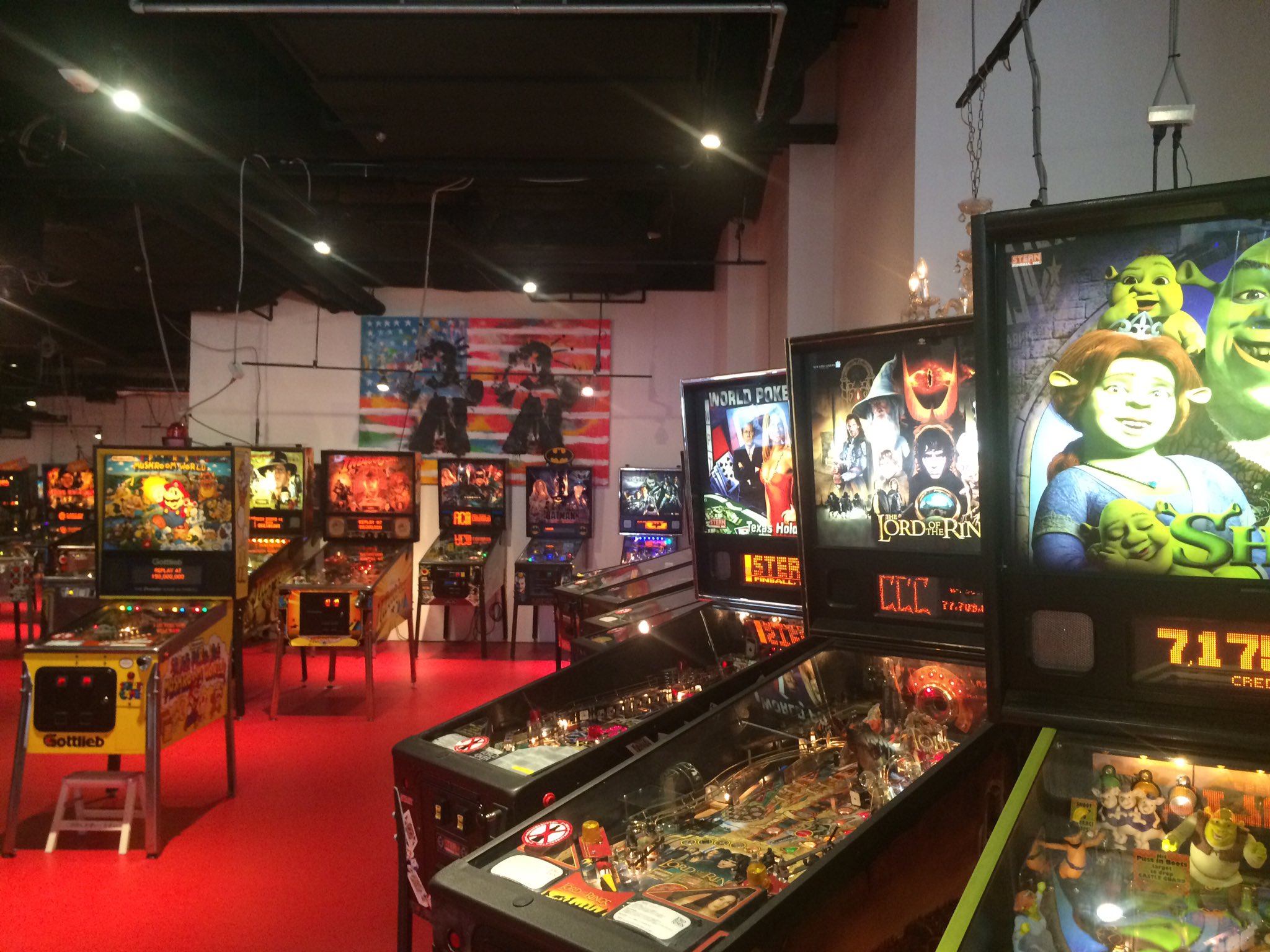 じょにお 大阪アメ村ビッグステップ3階にあるピンボール専門店 The Silver Ball Planet に行ってきました 店内にはピンボール台がズラリ 瓶コーラが100円で販売されていて コーラを飲みながら遊べる最高にクールなお店です T じょにお 大阪アメ村ビッグステップ3階にあるピンボール専門店 The Silver Ball Planet に行ってきました 店内にはピンボール台がズラリ 瓶コーラが100円で販売されていて コーラを飲みながら遊べる最高にクールなお店です T