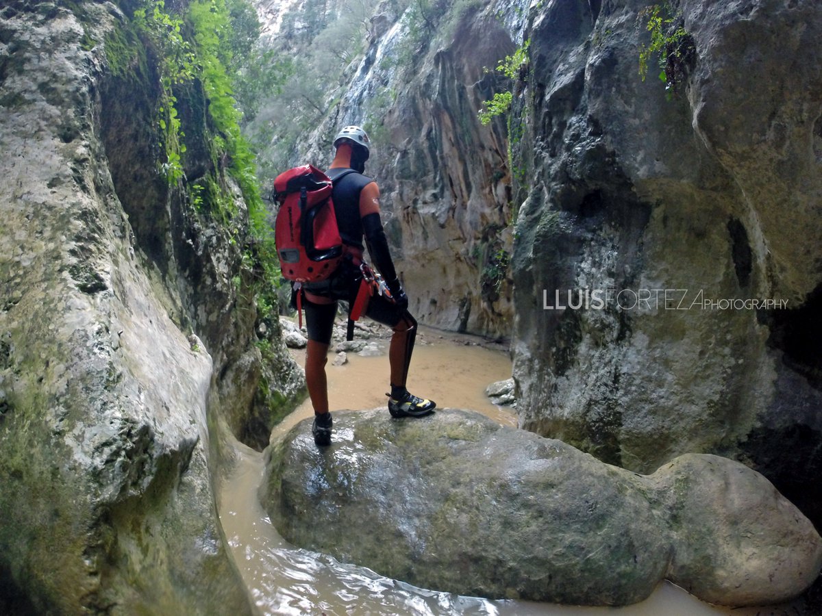 FORACORDAcom's tweet photo. Buenos días / bon dia #Canyoning a #Mallorca #CoaNegre.

Foto: Lluis Forteza Photography https://t.co/qovvGBo9r8