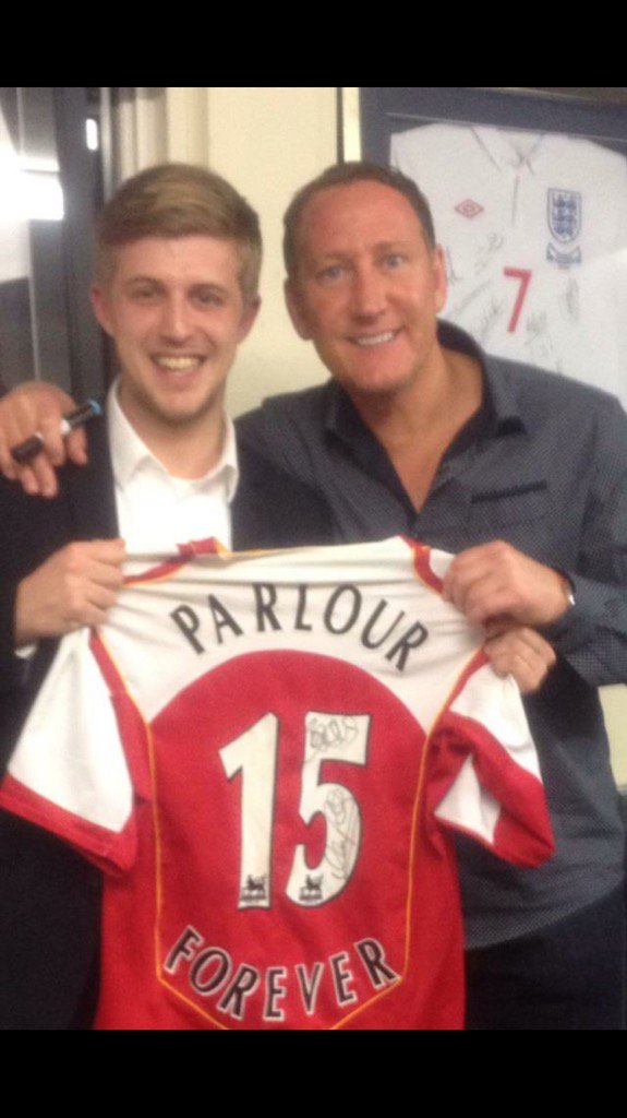 Wellsie1986's tweet photo. @RealRomfordPele 4 years ago today I met my childhood hero! Top bloke! #hero #idol #legend #arsenal https://t.co/1yad1SfHjt