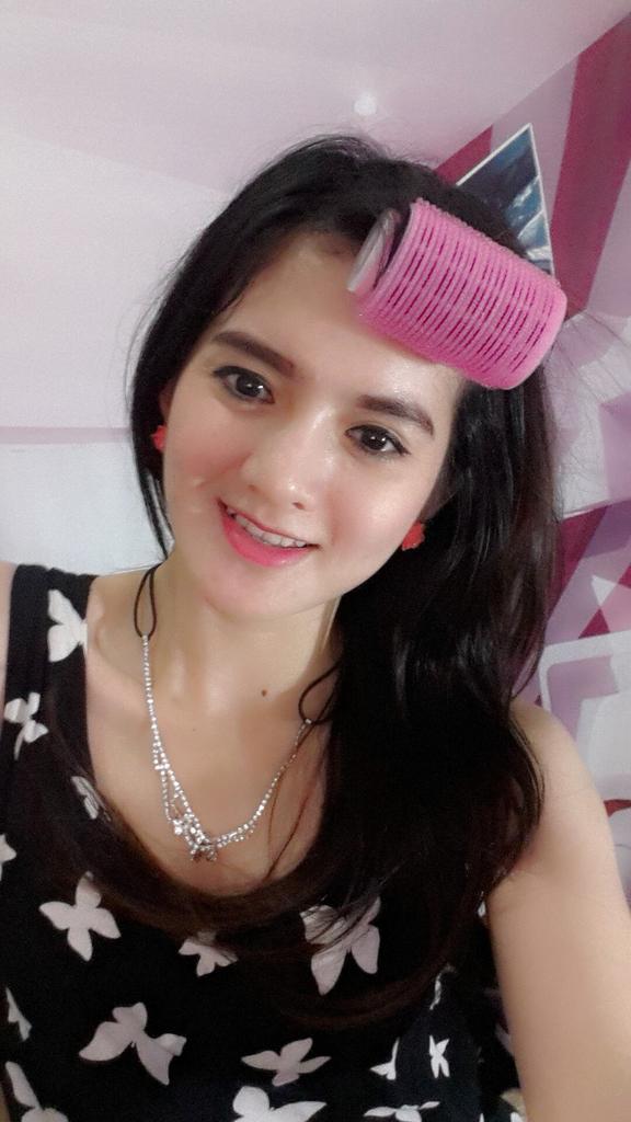 fransisca2403's tweet photo. Gaesss mampir yukk ke room Sandy_buLbeta di https://t.co/J2M7z3FWCZ...aku airing sampe maLem Lohh....#saranghae...😘😘 https://t.co/O5U70ltjYV