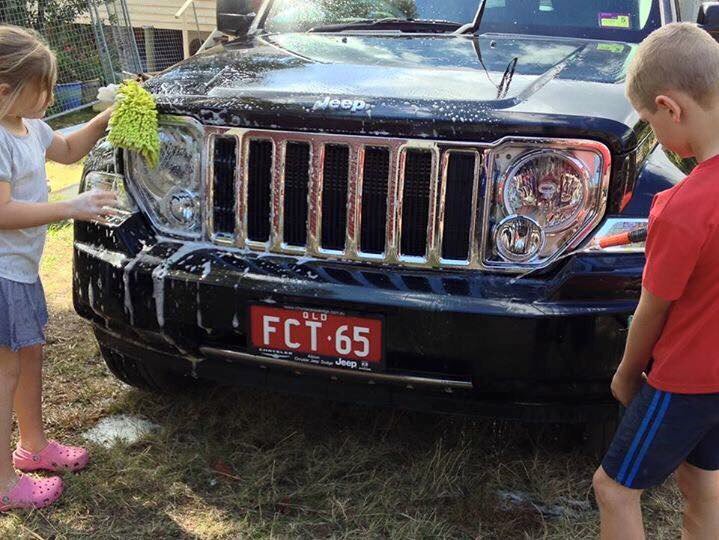 fctwente's tweet photo. Ook in Australische Brisbane rijdt #fctwente-supporter met bijzondere kentekenplaat op zijn auto @tukkeroo #fct65 https://t.co/BAOJKS6v4g