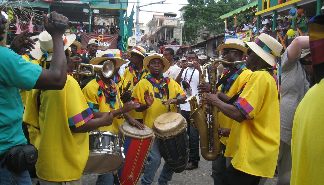 ZARADOCFilms's tweet photo. @ZARADOCFilms, @LaVita_films et @FranceOtv s’associent pour produire un doc sur les bandes à pied. #Haiti #Carnaval https://t.co/c0ebFwixmQ