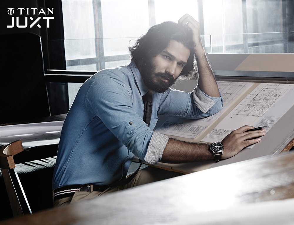 titanwatches's tweet photo. #TitanJUXT helps you stay connected at the convenience of your wrist! https://t.co/a0yOobAlCm #SmartIsNowStunning. https://t.co/pMcxsuNsBw