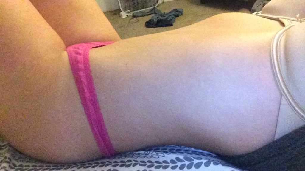 scott_suzie's tweet photo. So glad to be home. Nearly naked.
.....anyone else relaxing? https://t.co/qi4HYownsY