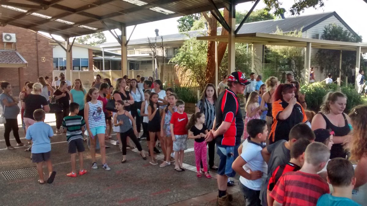 AustralPS's tweet photo. Thanks to all staff and parents for a successful information expo @JanRogersLEPS @drmckay20 https://t.co/20XyalhcaM