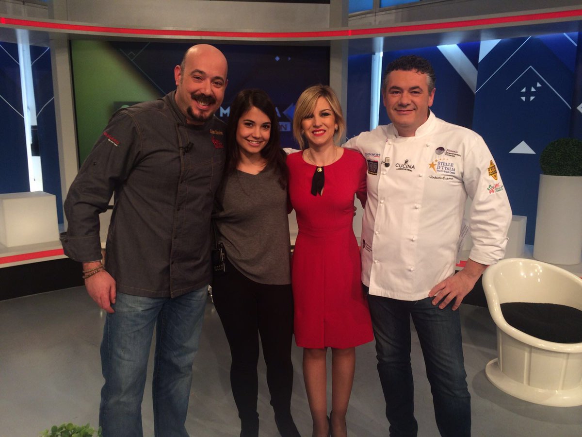 LeChefCapone's tweet photo. Un equipo d excelencia sabado #Daimiel @Rubenchef71 @elbodegon 20 cocineros 10 sumilleres y yo #Cocinandoentreamigos https://t.co/kCGQt22gz6