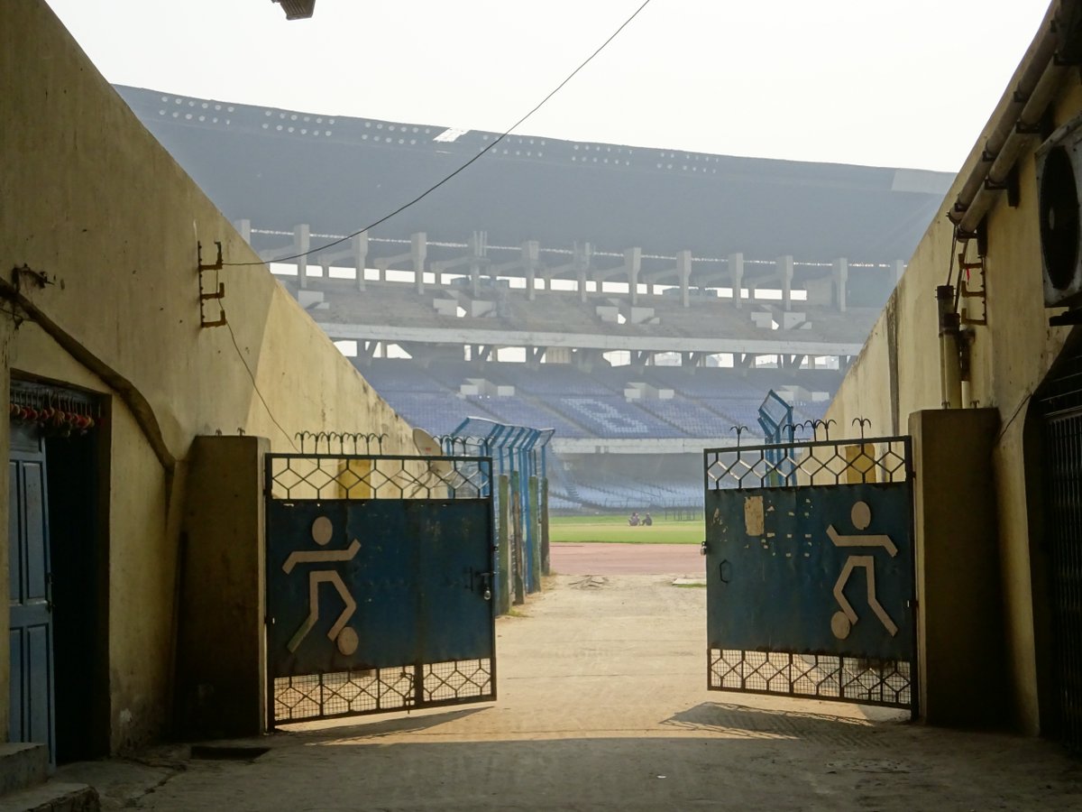 fifacom_fr's tweet photo. Les visites en vue de la #FIFACMU17 se poursuivent en Inde. Aujourd'hui, Calcutta ! https://t.co/G5pq1LGbL3