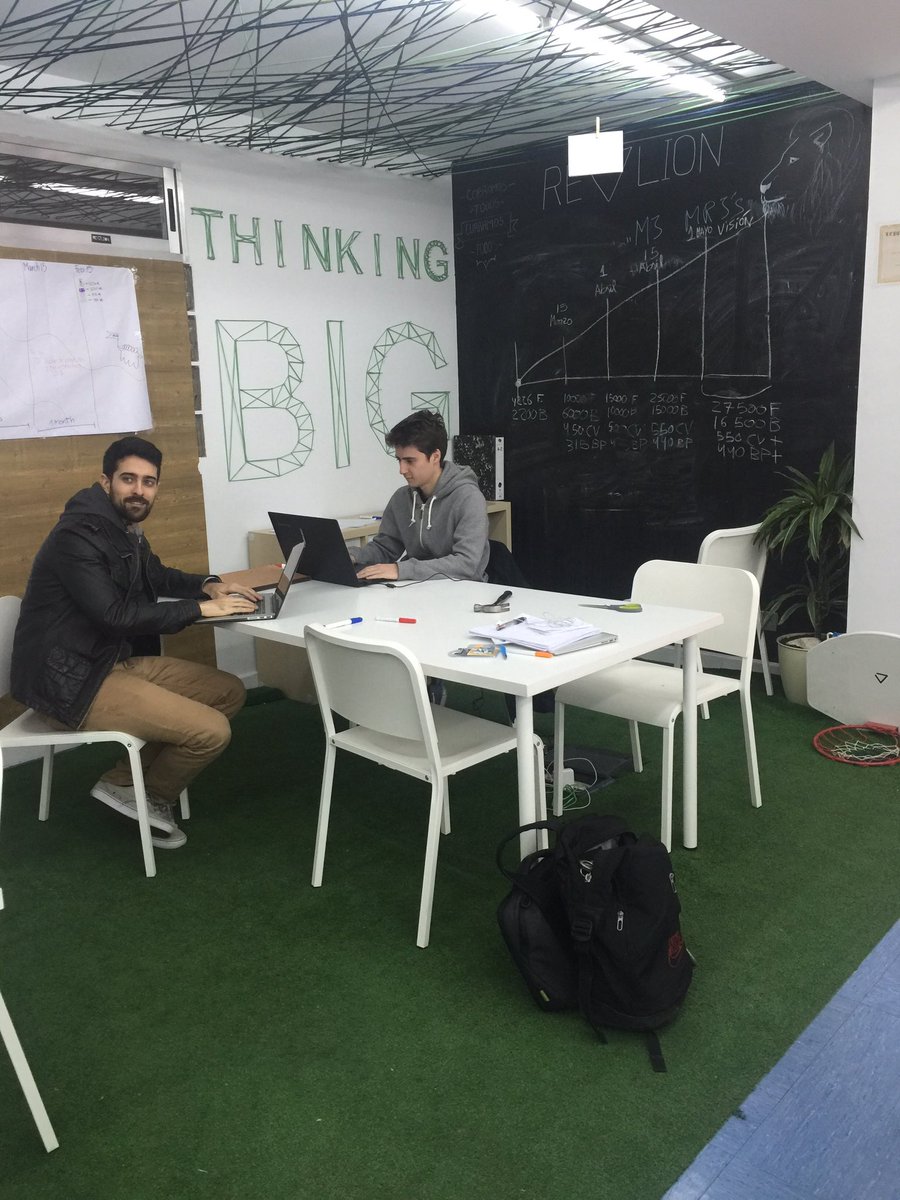 Infinecomp's tweet image. Seguimos mejorando la decoración de nuestra ofi ! ¿Qué os parece? 😁