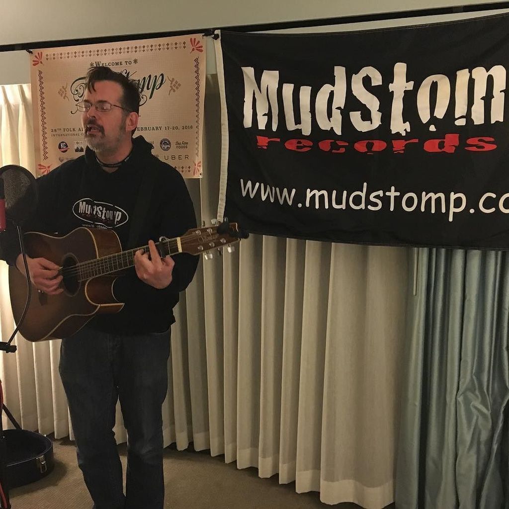 JennaTilveran's tweet photo. @mudstomp_records : https://t.co/tMJ2GjijZM | Jason Buice! #folkalliance #fai2016 #folk #mudstomp #folkmusic https://t.co/5UsvVp0n0K