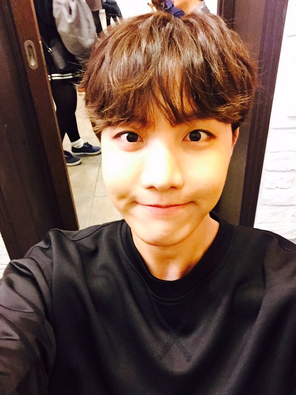 Abbeng25's tweet photo. #HappyJHOPEday https://t.co/FJndXBtSuq