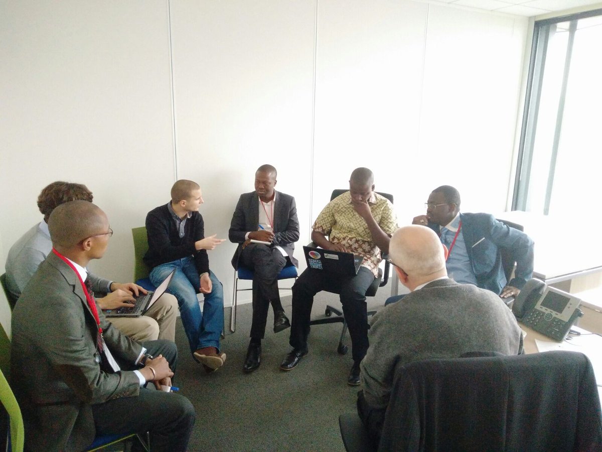 Etalab's tweet photo. #Hackfrancophonie : 3 ateliers sur le droit #opendata @datagouvfr &amp; l'animation de l'écosystème avec 20 francophones https://t.co/wYRLjAvQhb