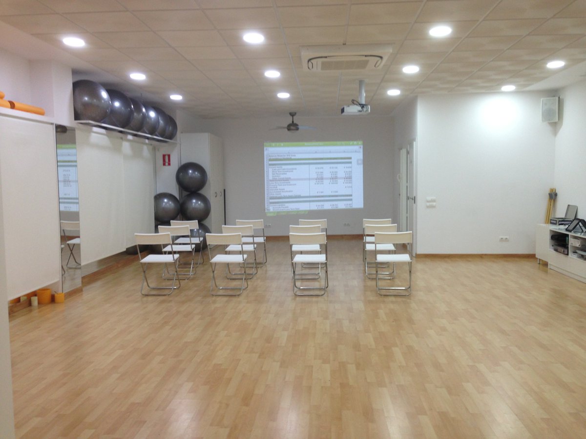 EvaDDB's tweet photo. Nuestra sala esta disponible por horas o días, infórmate! #alquilersala #cursos #talleres #clases #Marbella #evaddb https://t.co/AVjhtMcXlB