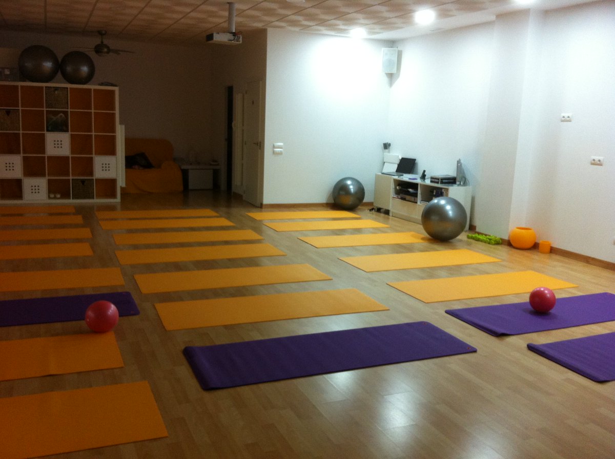 EvaDDB's tweet photo. Nuestra sala esta disponible por horas o días, infórmate! #alquilersala #cursos #talleres #clases #Marbella #evaddb https://t.co/AVjhtMcXlB