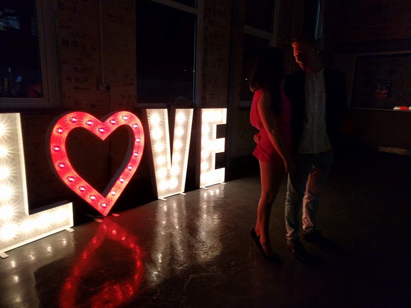 We just LOVE these love lights! Perfect for any wedding, party or prom xxx #northeastwedding #weddingideas