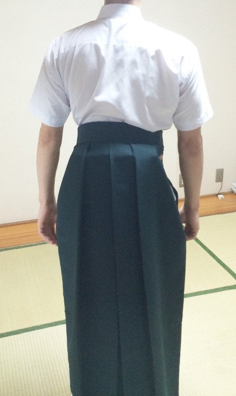 ダンディ Twitter Da 女袴本着装の後ろ姿イメージ 半幅帯を袴下一文字結びで締める 羽根は三つ折り 帯結びの羽根で後ろ紐下部を水平的に持ち上げ支える 後ろ襞が3本並んでストンと落ちる形 卒業袴も弓道も T Co 45opb53k T Co N8gjmb6itk ダンディ Twitter Da 女袴本着装の後ろ姿イメージ 半幅帯を袴下一文字結びで締める 羽根は三つ折り 帯結びの羽根で後ろ紐下部を水平的に持ち上げ支える 後ろ襞が3本並んでストンと落ちる形 卒業袴も弓道も T Co 45opb53k T Co N8gjmb6itk