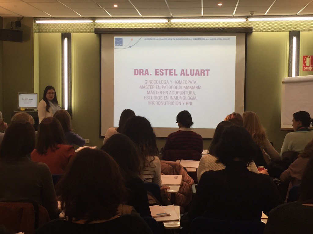 Natalia21081971's tweet photo. La Dra.Estel Aluart Imparte el Taller de embarazo,parto y lactancia #HomeopatiayMujer en #SAMEM16 https://t.co/HfBSyE989I