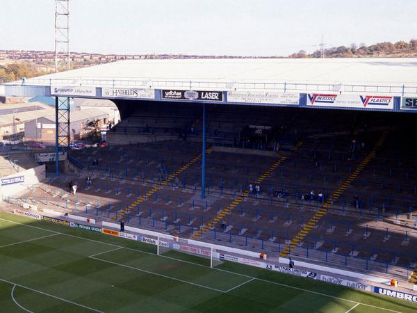 Daily_Owls_Pic's tweet photo. RT if you wish the Kop still looked like this #swfc https://t.co/KbkWcyi3bi