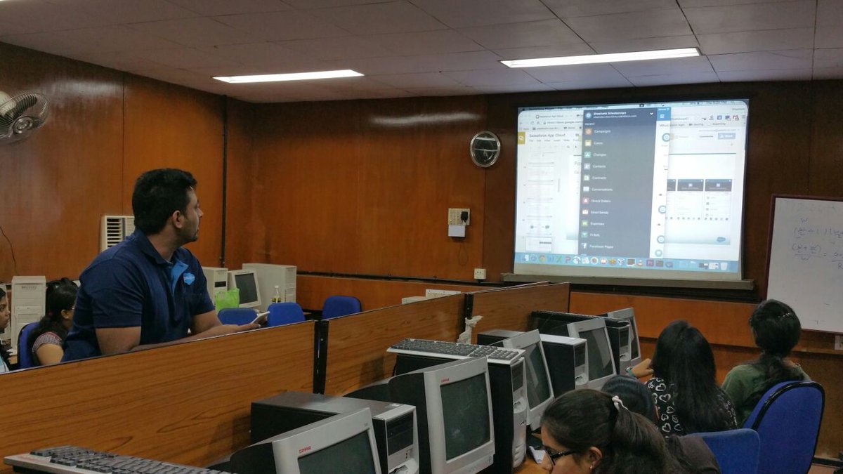 SFDGVadodara's tweet photo. Students of Tech Faculty learning Mobile Development on https://t.co/iFiItMpBDZ from @confidentgovern &amp; @shashforce https://t.co/5J6TxuwPYa