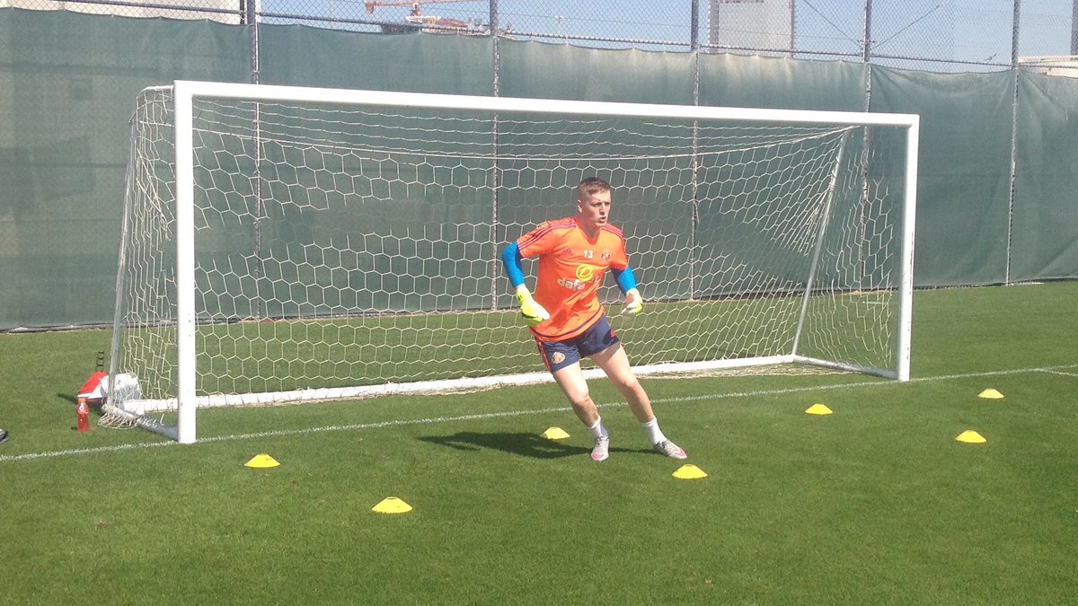 SunderlandAFC's tweet photo. The Lads are working up a sweat in Dubai this week - here's a few snaps. #hawaythelads https://t.co/StRdKiFot5