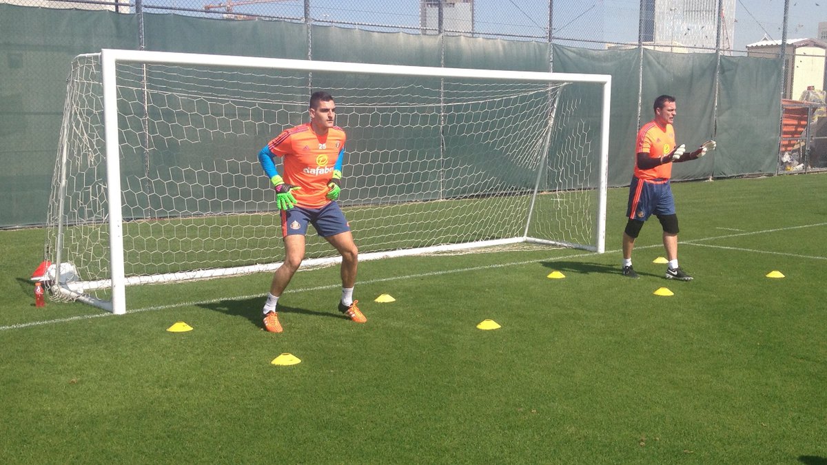 SunderlandAFC's tweet photo. The Lads are working up a sweat in Dubai this week - here's a few snaps. #hawaythelads https://t.co/StRdKiFot5