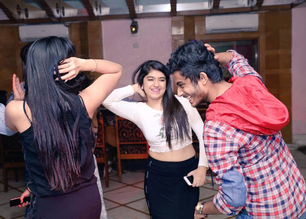 Akshay_goplani's tweet photo. @GioneeIndia Goinggggg crazyyyyyyyy🙈 #EDMShutterBugs #GioneeSunburn #Mumbai❤️ https://t.co/zsSJ8m45Re