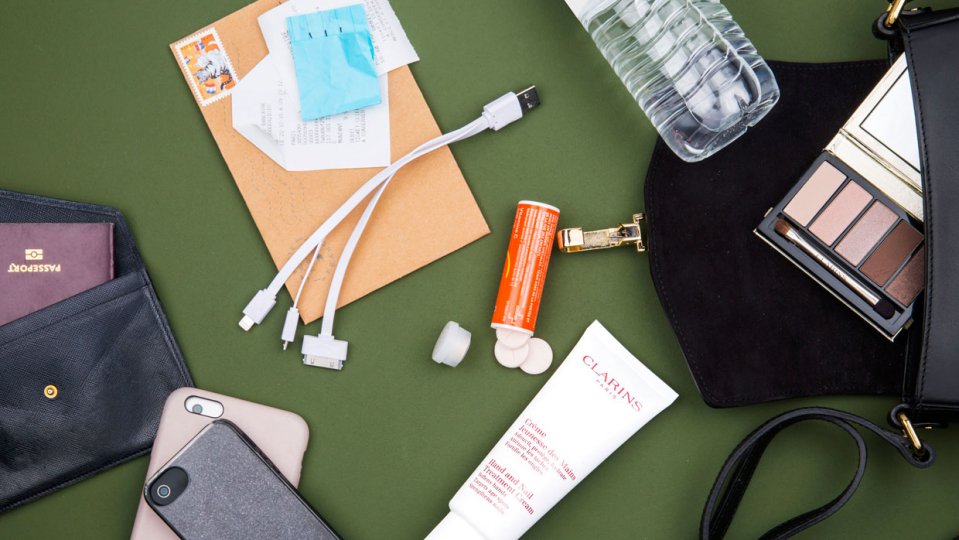 GlamourSpain's tweet photo. Participa en el concurso @clarins_uk #MultiYou y gana un viaje a Paris para 2 personas https://t.co/jaSGoxp8kH https://t.co/f5pGFpTuoS