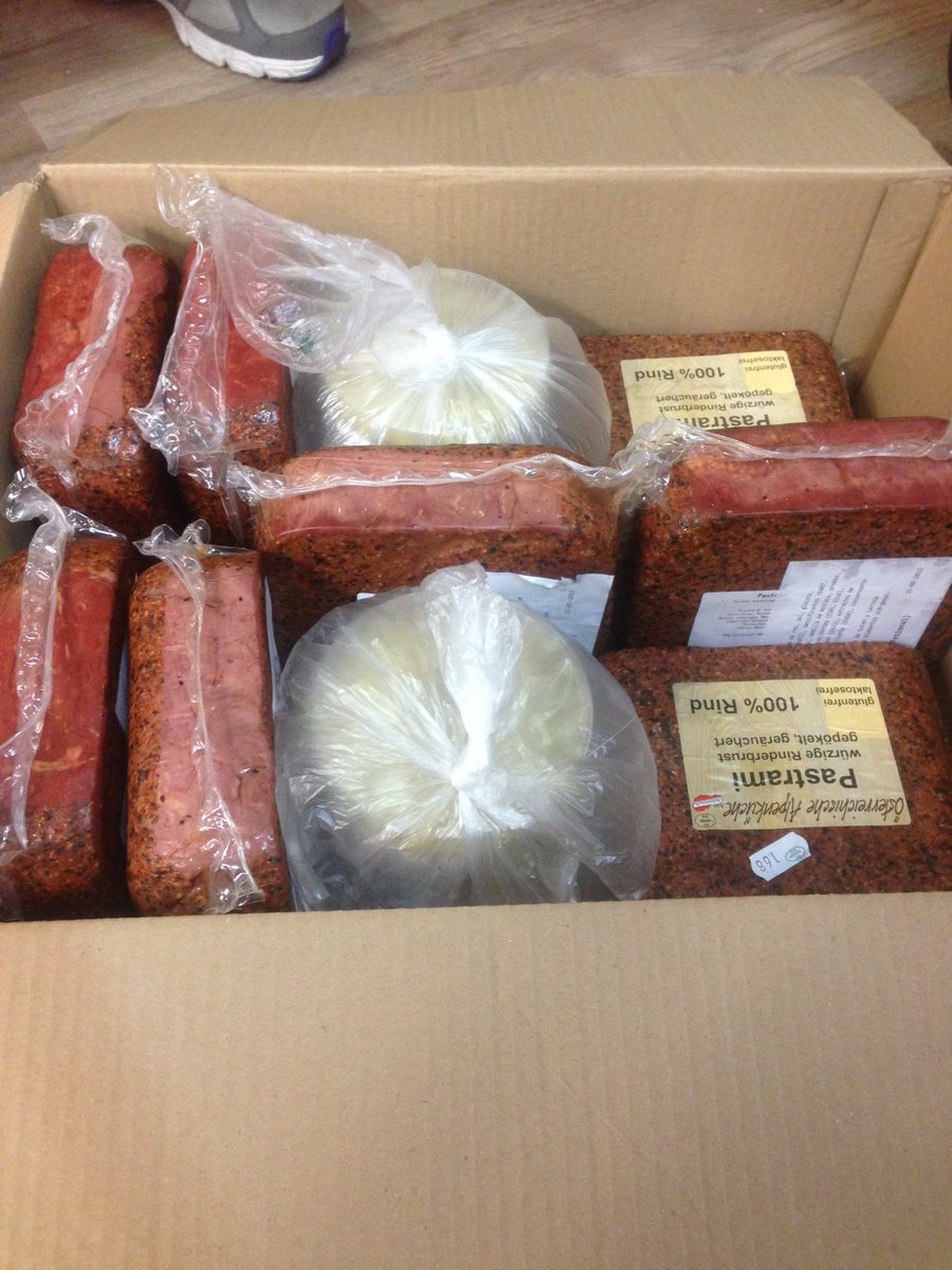 preparando pedido para los chicos d <a href="/Torrusxarcut/">Torrús Xarcuteria</a> #pastrami @calmarius449 <a href="/anabdn37/">Ana De La Rosa</a> <a href="/gastro_burger/">GastroBurger</a> <a href="/Ines_Butron/">Atable. es</a>