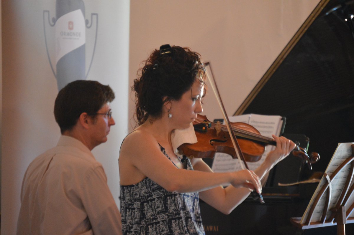 Violinist Sarita Uranovski &amp; Andrew Campbell on piano, entertained the crowds at Ormonde - on.fb.me/1oM6Zxh