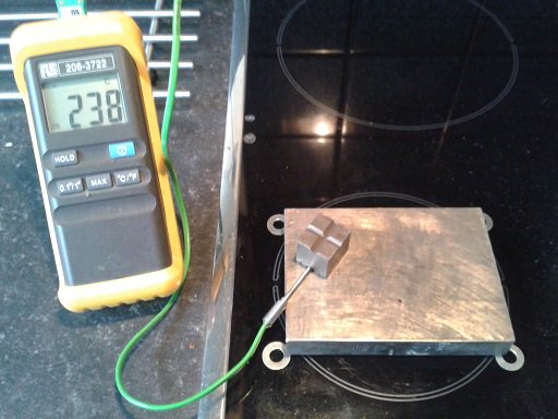clive_taylor_'s tweet photo. Resourceful circuit board surface mount component soldering experiment. https://t.co/uiAQKy79YC