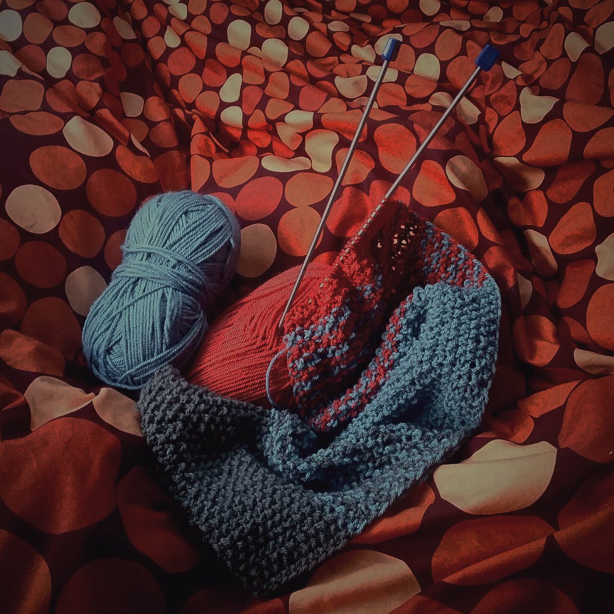 StoryDots's tweet photo. Wonderful morning listening to #BehindTheThread podcast and #knitting a scarf for a dear friend! @woolandthegang https://t.co/ZYUzcPAyWj