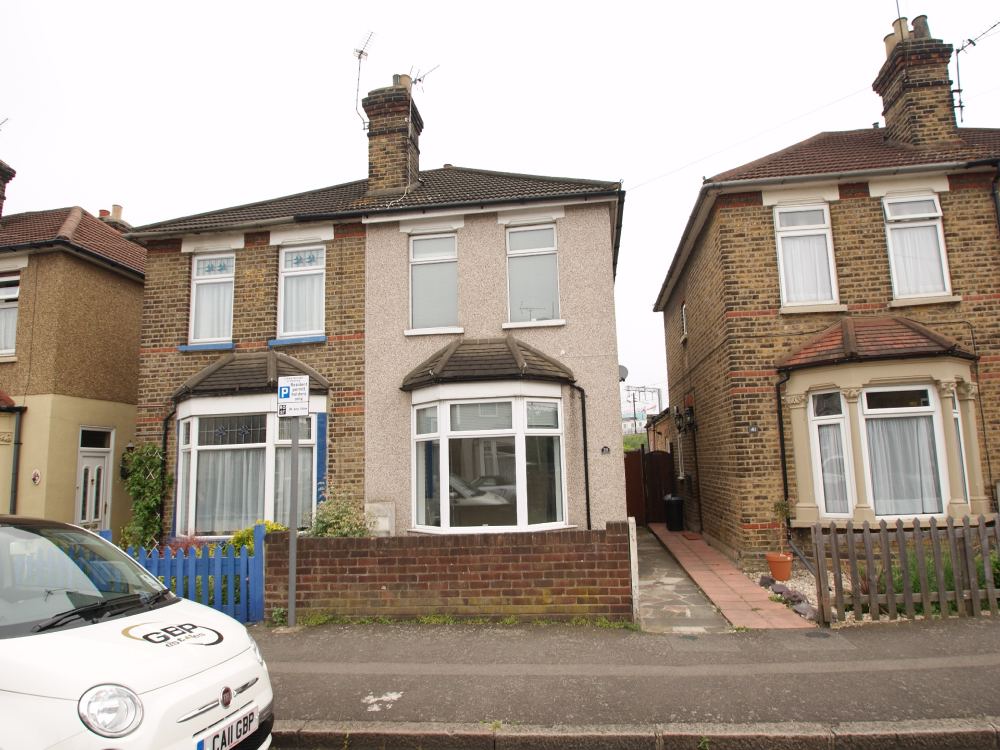 GBPESTATES's tweet image. #LETTINGS Cotleigh Road #Romford #Essex 2 Bedroom House £1,250pcm available March contact us @GBPESTATES for details