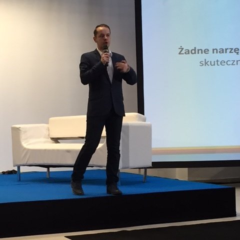 Nasz Sales Director Piotr Urbaniak na scenie <a href="/TargiESOLUTIONS/">Targi E-SOLUTIONS</a> #ecommerce #seo