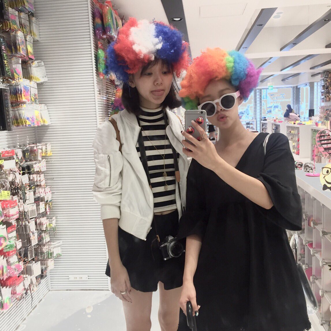 manami_enosawa's tweet photo. Happy birthday to @ayn_28  ayanachan!
あやなちゃんたちが経営している
OHOTOROのお洋服は本当全部おしゃれで可愛いから
みんなにも着てほしい！
https://t.co/eKWu31kyWq https://t.co/sUK5NckJGn