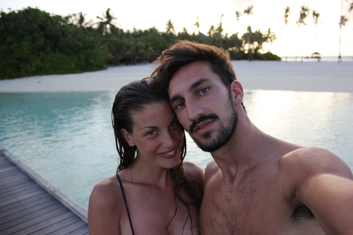 starsonfield's tweet photo. Tanti auguri, siete la mamma e il papà più belli...Un bacino anche alla piccola Vittoria!! @Francyfioretti https://t.co/1aAQKRwKQ8