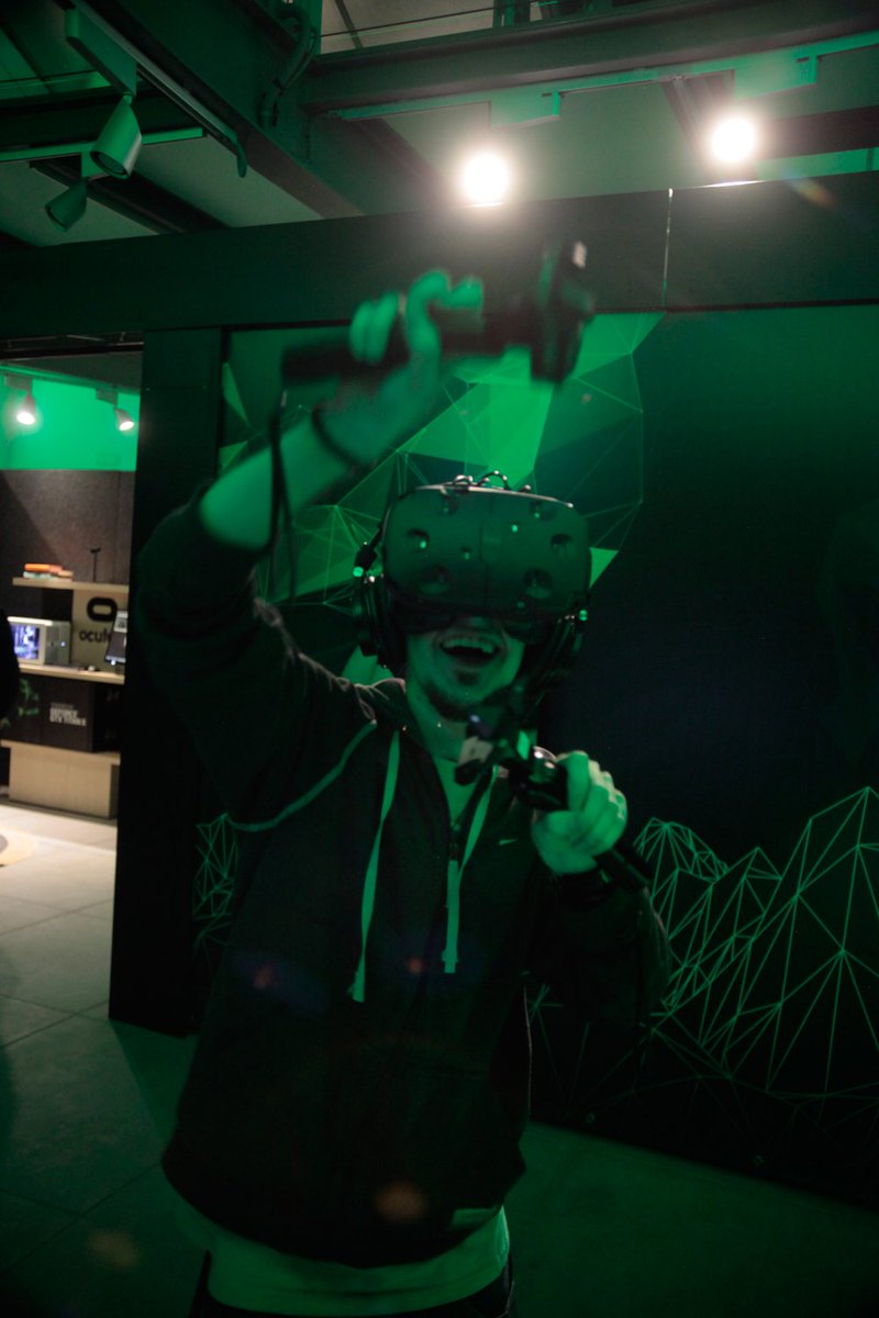NVIDIAGeForceES's tweet photo. Más recuerdos de la fiesta con influencers de #NVIDIAVR Madrid. Y sí, sale @chincheto77 @Ethieen @aLexBY11 ;-) https://t.co/4Ktngsy2to