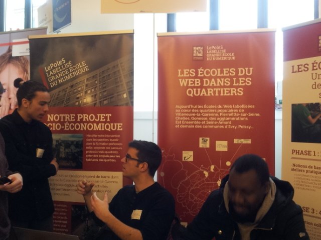 Urban_Prod's tweet photo. On découvre aussi des initiatives de #ChantierDInsertion au #Label2016 des @Villes_Internet ac l'asso @lepolesidf https://t.co/nORc6PPqco