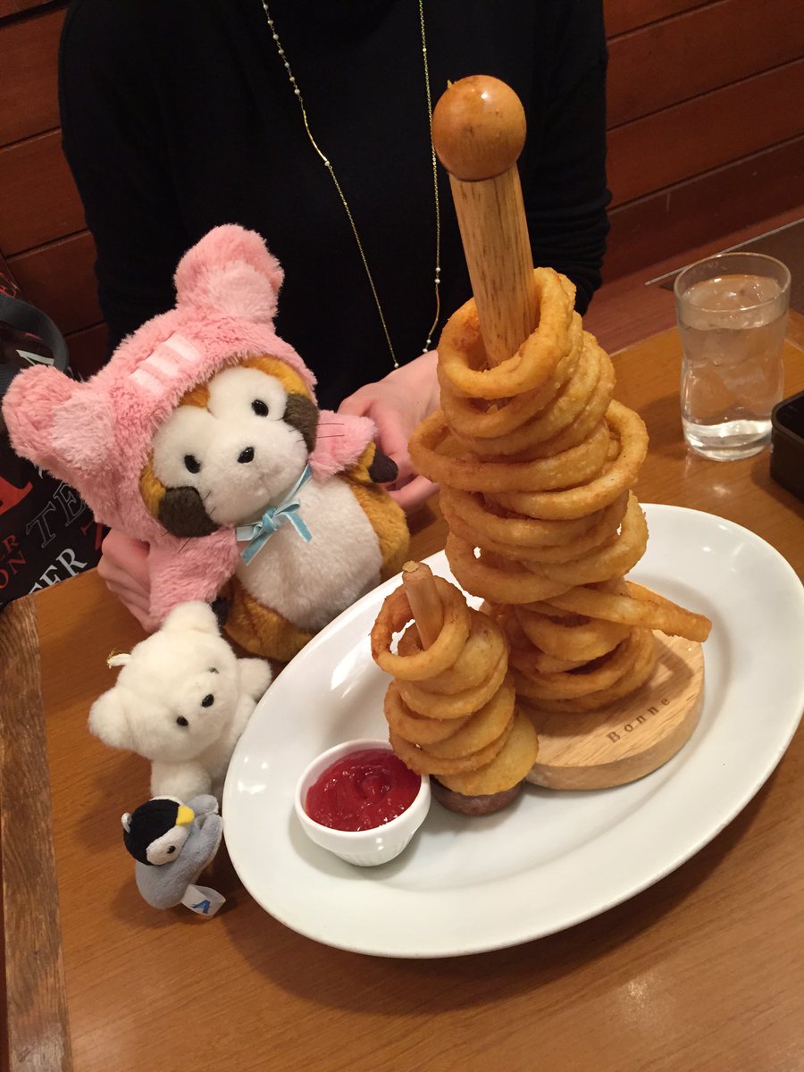 RascalAida13's tweet photo. 昨日はぺも連れてまやちゃんと会ったのみゃ😉 ひさしぶりのお出かけ楽しかった✌🏻️ おっさんのママ美人だった！(羨ましい) https://t.co/5iNzUxOMGF