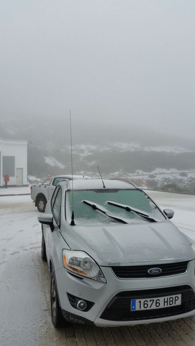 Elmorromazo's tweet photo. Nieve en #RoquedeLosMuchachos #LaPalma #Canarias. https://t.co/KtUDs8h126