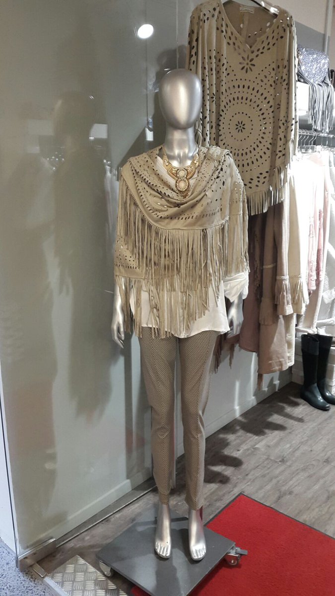 KitzgluckF's tweet photo. Exclusive models only by KITZGLÜCK Fashion! !!👠👗👜👡 https://t.co/42tX4v7jWJ