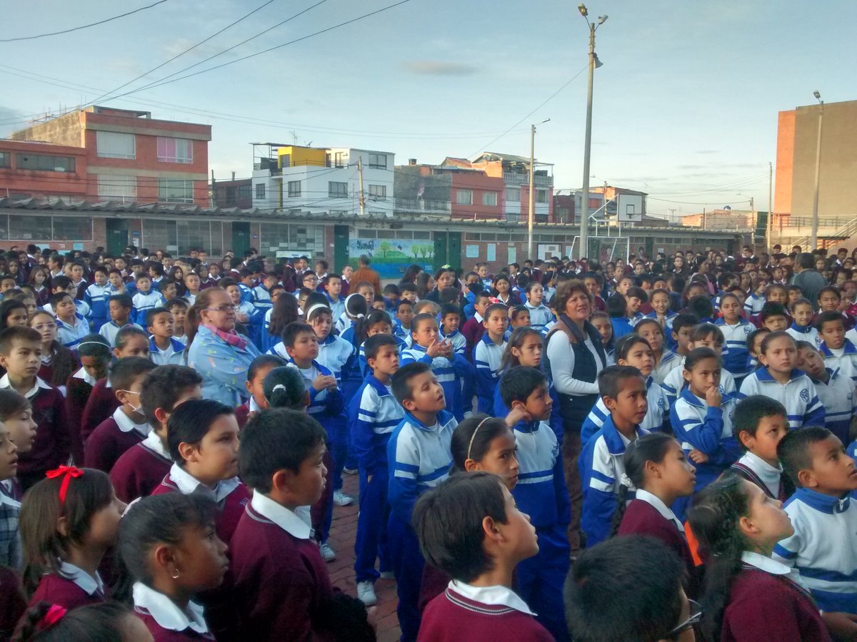 PIECCSuba's tweet photo. Comenzamos las elecciones en el Colegio Gustavo Morales Morales #YoElijoPaz https://t.co/GrfyWqViHU