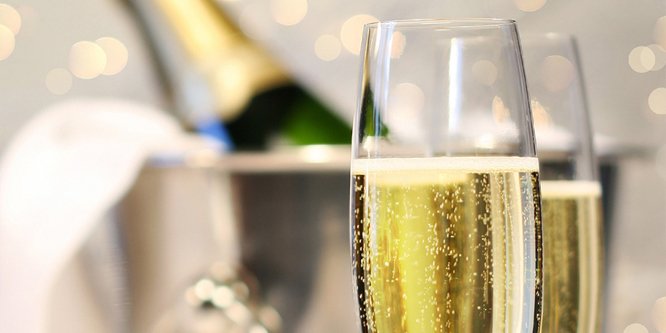 Do not miss a chance to attend our Champagne Evening! bit.ly/1ot2UhL #vilnius #champagne #saxophone