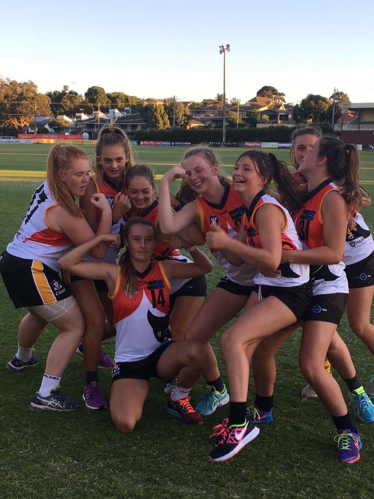 suede_croad's tweet photo. Super pumped to play this Sunday's 1st game with this great bunch!! @YouthGirls @DandyStingrays #RaysCave🏉 https://t.co/Wlb2x8kfun