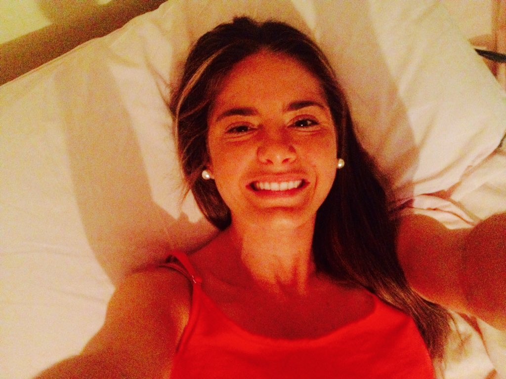 marbali's tweet photo. EL horror de mi cara de dormida.
Pero, también es cara de: “2 días para mis vacaciones”.
#felizjueves #achinada https://t.co/kjZGUcJF16