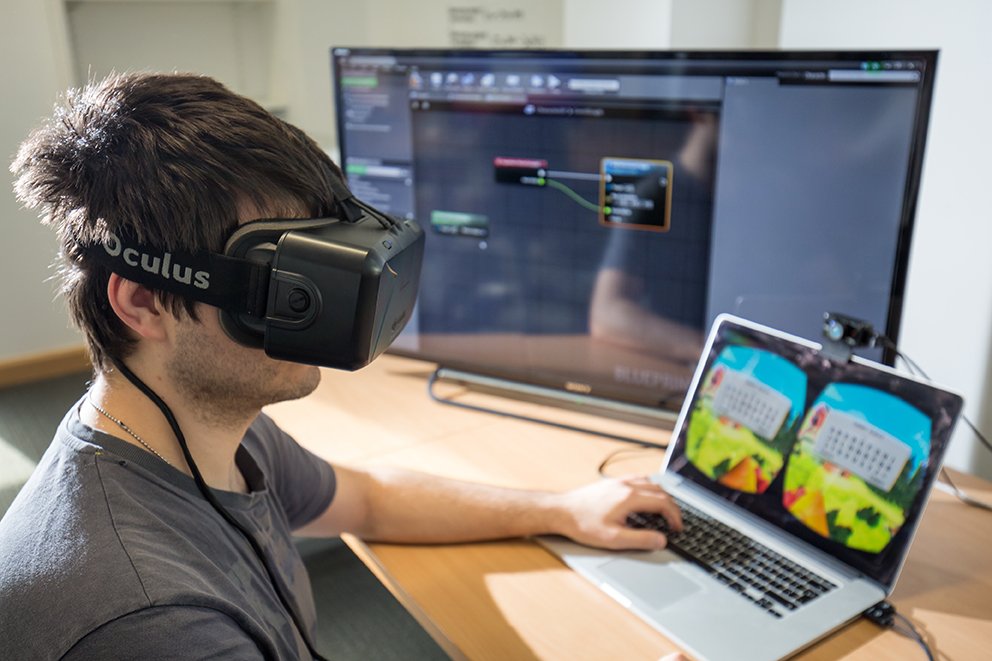 sdcollege's tweet photo. Just a normal day as a games development student at #southdevoncollege #Hi-Tech #oculusrift https://t.co/uDEo2wPbEr